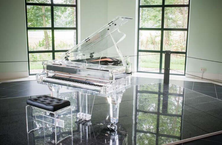 Heintzman-Crystal-Piano.jpg Heintzman-Crystal-Piano.jpg